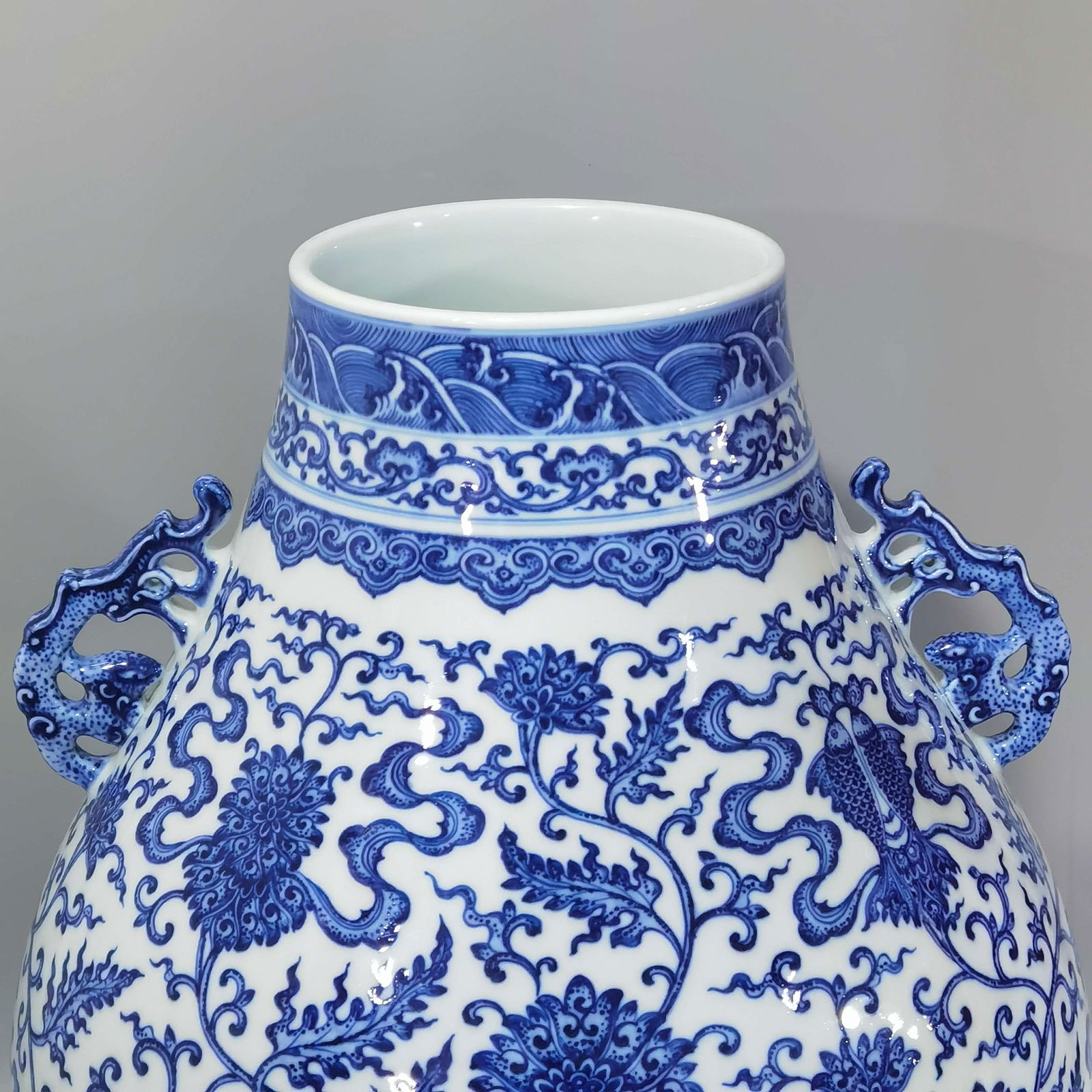 Qianlong period Qing Dynasty blue and white eight treasures lotus and lucky ears vase - 5