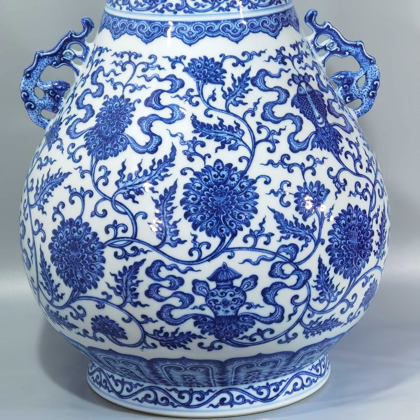 Qianlong period Qing Dynasty blue and white eight treasures lotus and lucky ears vase - 6