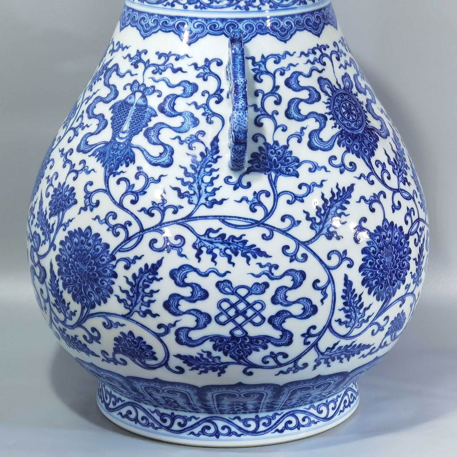 Qianlong period Qing Dynasty blue and white eight treasures lotus and lucky ears vase - 7
