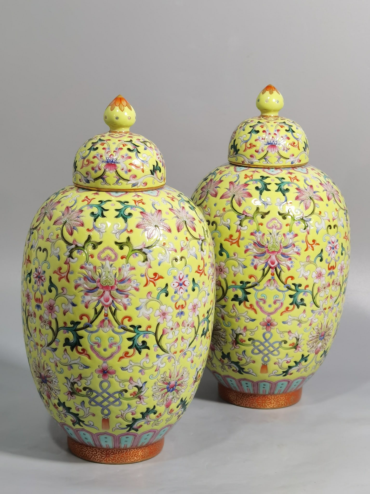 Qianlong period Qing Dynasty pair of yellow ground pastel passion fruit jars with lids (1 of 9)