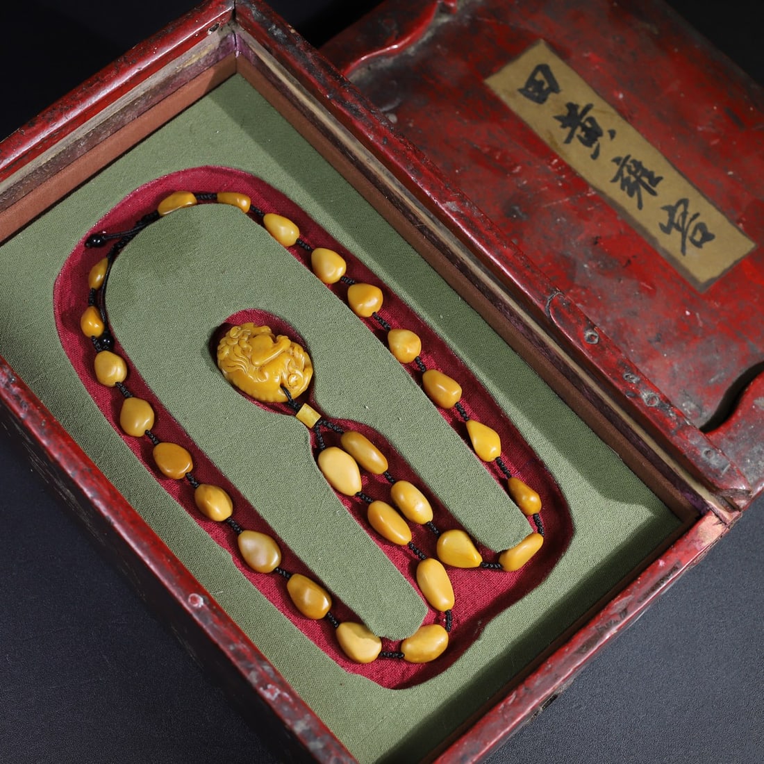 Chinese natural shoushan stone carved necklace Qing dynasty: Size Pendent: Height 4.3 cm - Width 3 cm Materials: Natural Shoushan stone Time Period: Qing dynasty Manufactured Date: Qianlong Period Object: Chinese Antique ⛨ Purchase With Confidence &