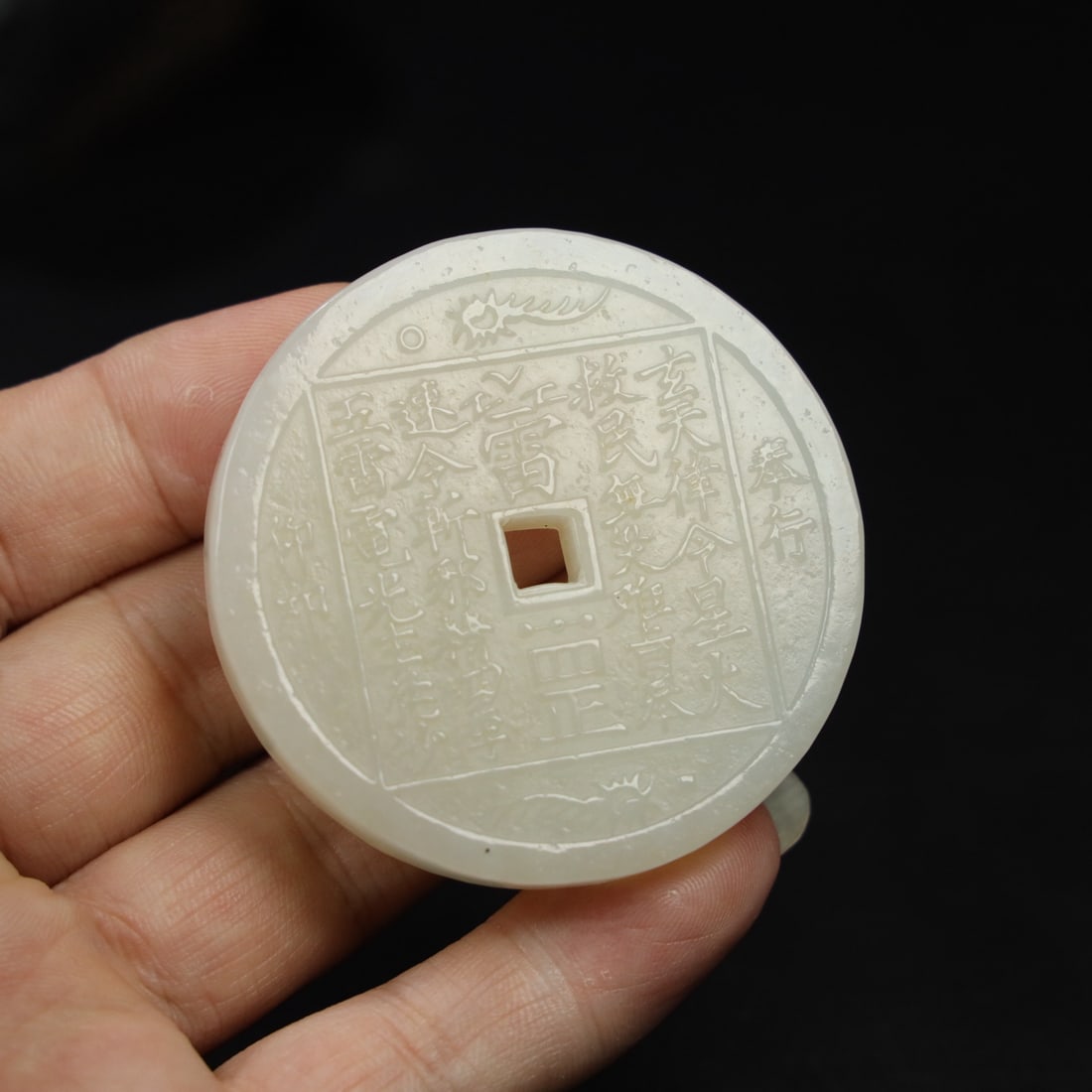 Chinese natural jade carved ornaments Qing dynasty: Size: Height 5.6 cm - Width 0.7 cm Materials: Natural Jade Time Period: Qing dynasty Manufactured Date: Qianlong Period Object: Chinese Antique ⛨ Purchase With Confidence ✔ Verified