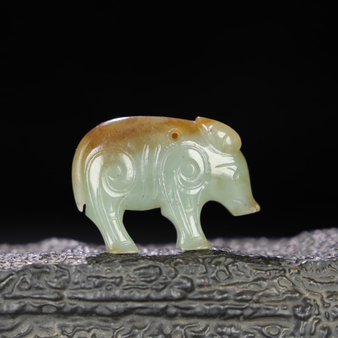 Chinese natural jade carved ornaments Qing dynasty: Size: Height 3.7 cm - Width 5.2 cm Materials: Natural Jade Time Period: Qing dynasty Manufactured Date: Qianlong Period Object: Chinese Antique ⛨ Purchase With Confidence ✔ Verified