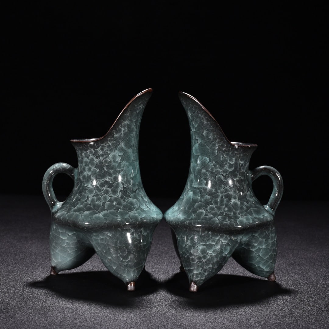 Song Dynasty official kiln celadon ice crackle pot: Size: Height 13.5 cm - Width 8.6 cm Materials: Porcelain Time Period: Song dynasty Manufactured Date: 10th-c Object: Chinese Antique ⛨ Purchase With Confidence ✔ Verified Auction Ho