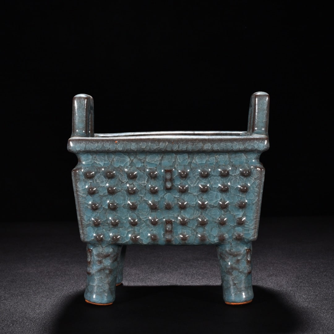 Song Dynasty official kiln celadon ice cracked drum nail tripod furnace: Size: Height 20 cm - Width 19 cm Materials: Porcelain Time Period: Song dynasty Manufactured Date: 10th-c Object: Chinese Antique ⛨ Purchase With Confidence ✔ Verified Auction House