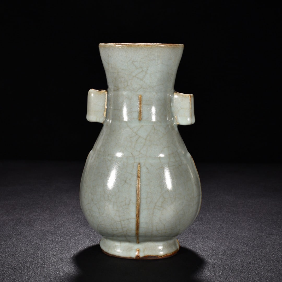 Song Dynasty official kiln celadon vase with halberd and ears (1 of 9)