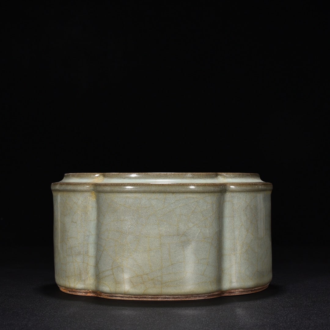 Song Dynasty official kiln celadon box set: Size: Width 19 cm - Height 10.5 cm Materials: Porcelain Time Period: Song dynasty Manufactured Date: 10th-c Period Object: Chinese Antique ⛨ Purchase With Confidence ✔ Verified Auct