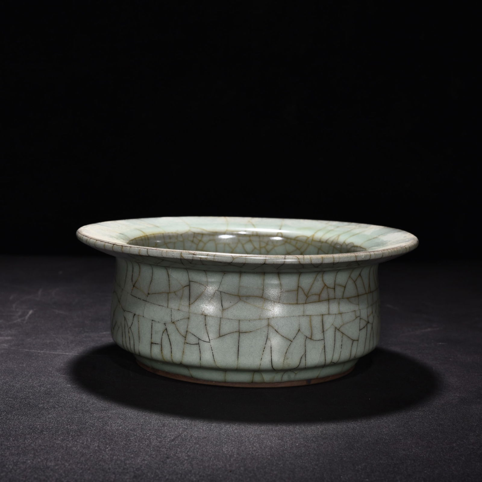Song Dynasty official kiln celadon folded edge wash (1 of 6)