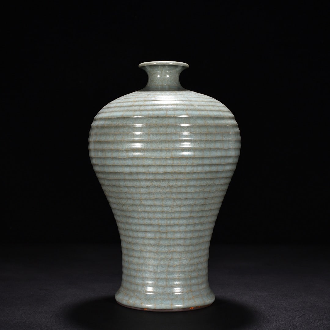 Song Dynasty official kiln celadon dazzling plum vase (1 of 9)