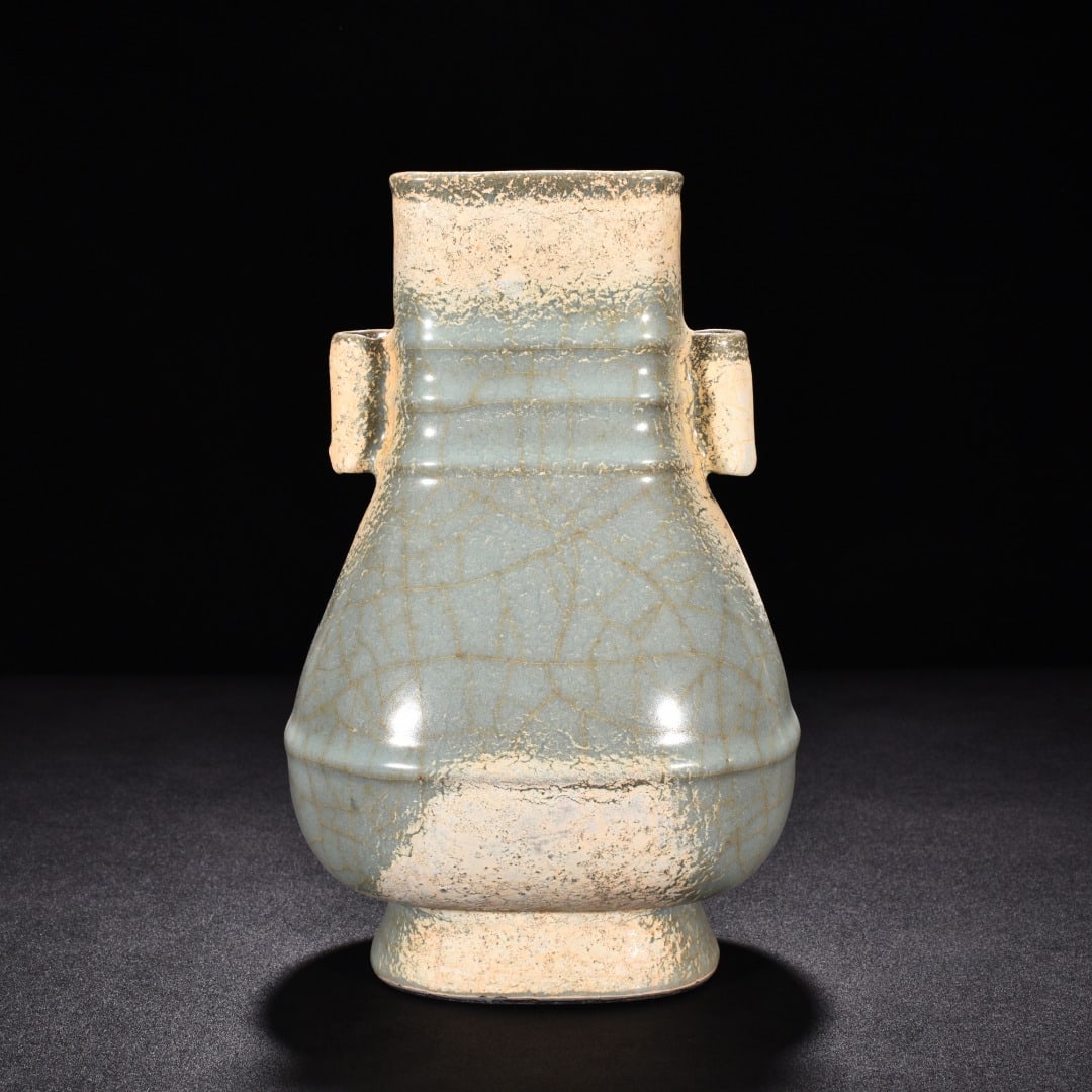 Song Dynasty official kiln celadon dazzling through-ear vase (1 of 9)