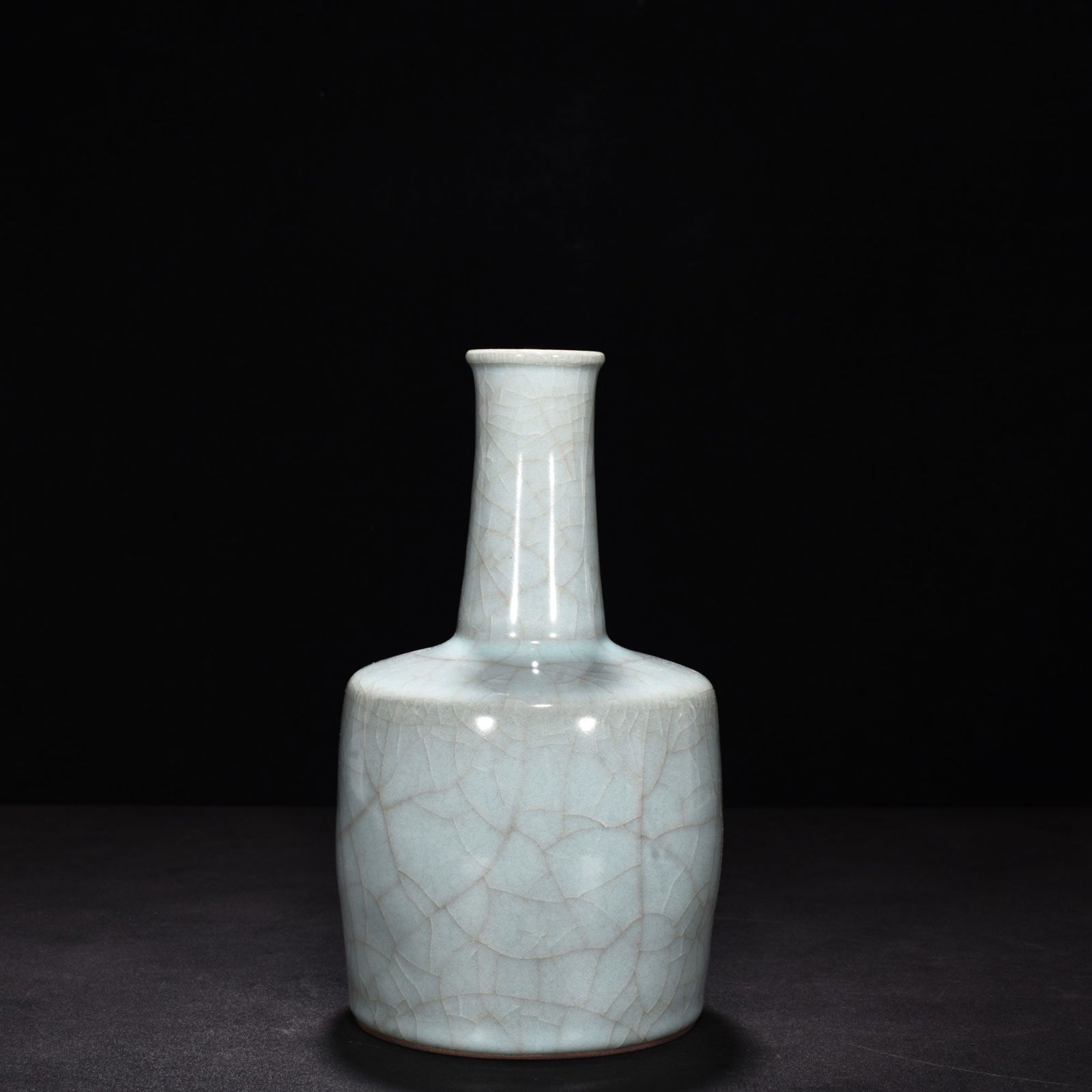 Song Dynasty official kiln celadon straight hammer vase (1 of 9)