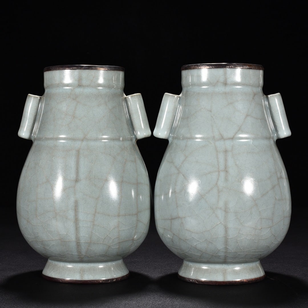 Song Dynasty official kiln celadon through-ear vase pair (1 of 9)