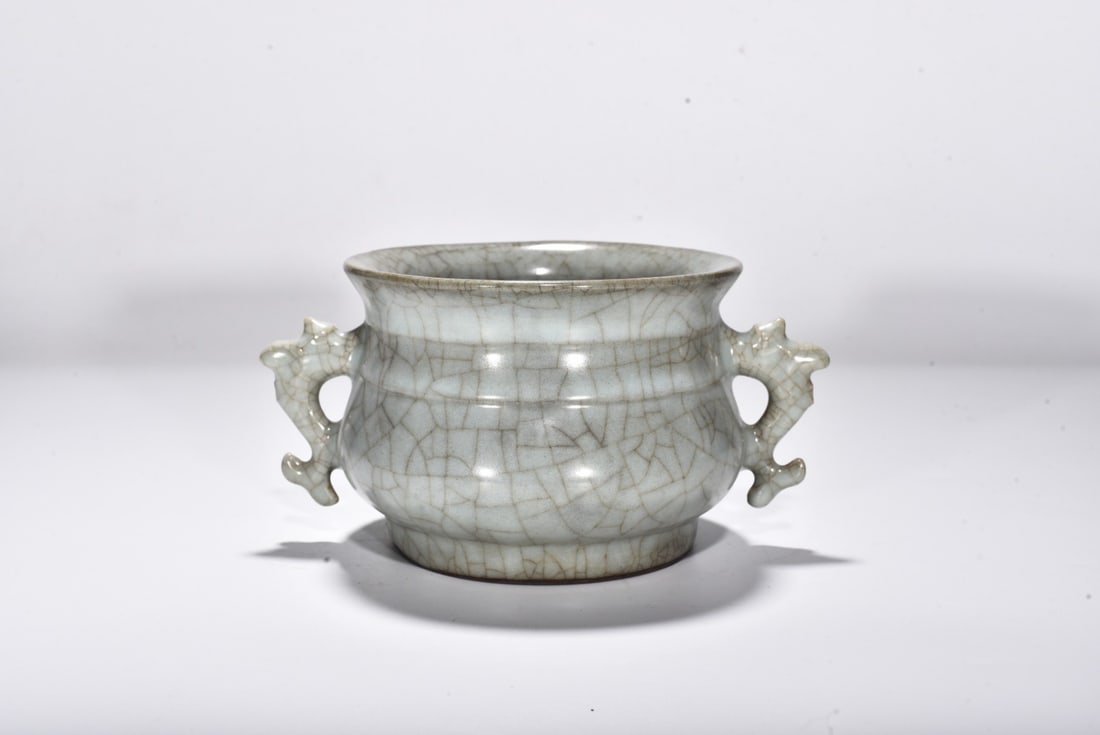 Song Dynasty official kiln fish ear stove (with imperial inscription from Qianlong) (1 of 7)