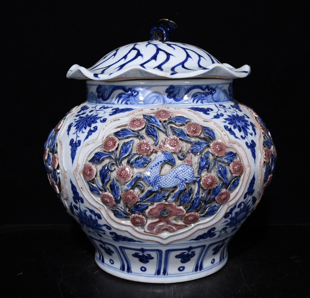 Yuan Dynasty blue and white underglaze red pinch flower lotus leaf jar: Size: Height 36 cm - Width 24 cm Materials: Porcelain Time Period: Yuan dynasty Manufactured Date: 13th-c Period Object: Chinese Antique ⛨ Purchase With Confidence ✔ Verified Auctio