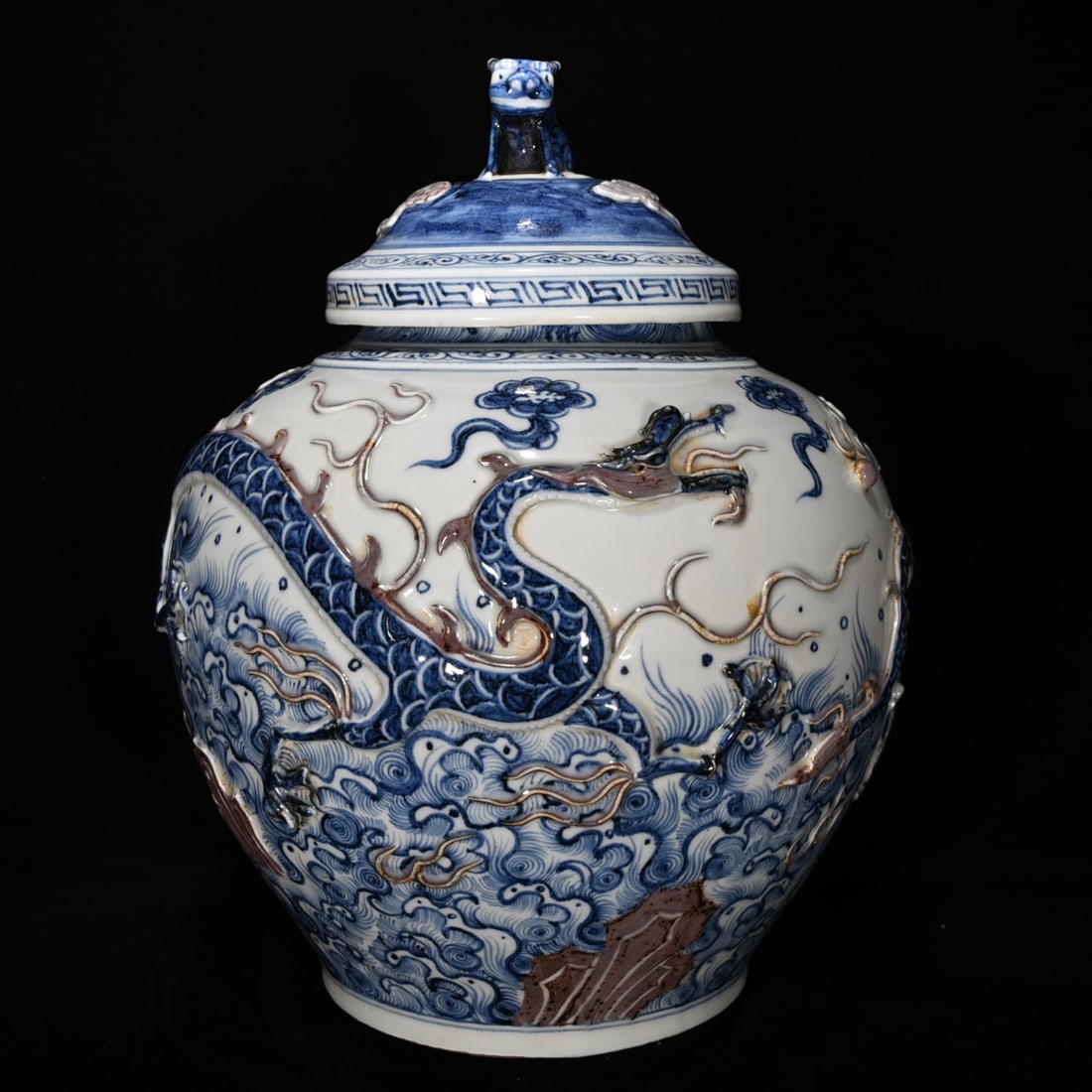 Yuan Dynasty blue and white underglaze red embossed dragon pattern lid jar (1 of 9)