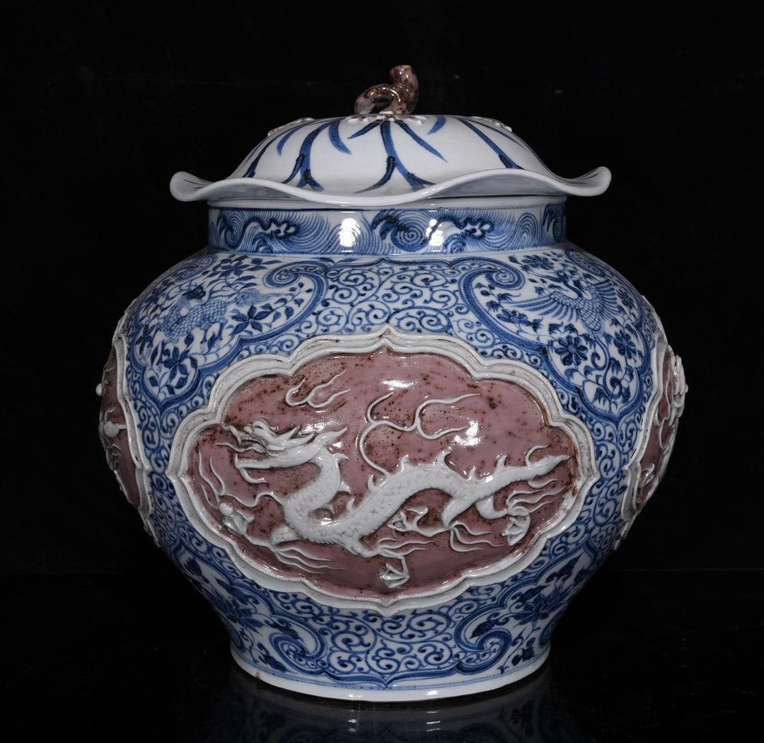 Yuan Dynasty blue and white underglaze red relief dragon pattern lotus leaf jar: Size: Height 35 cm - Width 34 cm Materials: Porcelain Time Period: Yuan dynasty Manufactured Date: 13th-c Period Object: Chinese Antique ⛨ Purchase With Confidence ✔ Verified Auctio