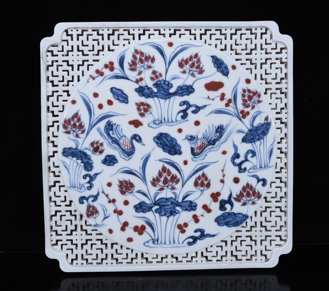 Yuan Dynasty blue and white underglaze red mandarin ducks plaque: Size: Width 29 cm - Height 2.8 cm Materials: Porcelain Time Period: Yuan dynasty Manufactured Date: 13th-c Period Object: Chinese Antique ⛨ Purchase With Confidence ✔ Verified Aucti