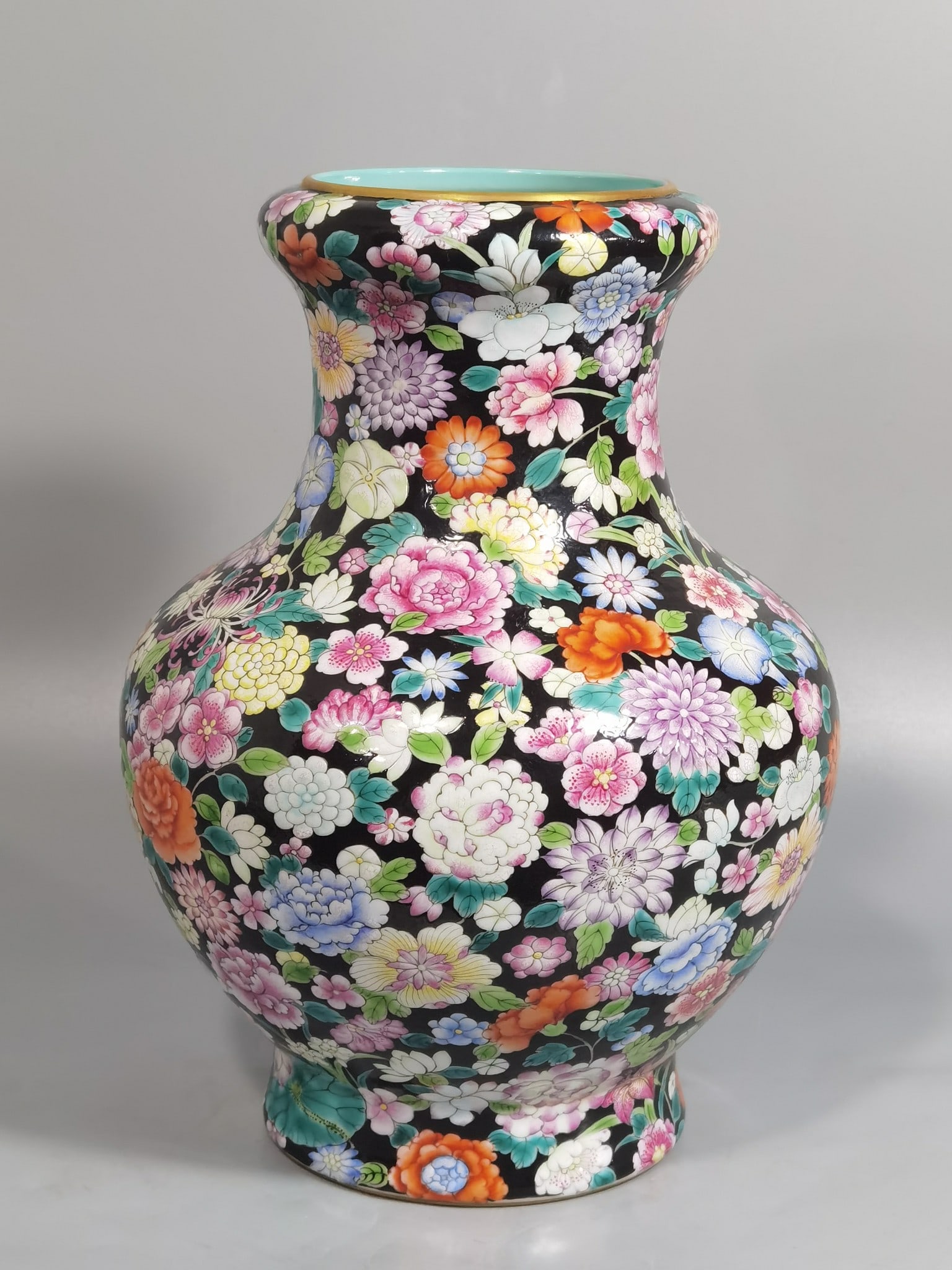 Chinese famille rose porcelain vase Qing dynasty Qianlong Mark & Period (1 of 9)