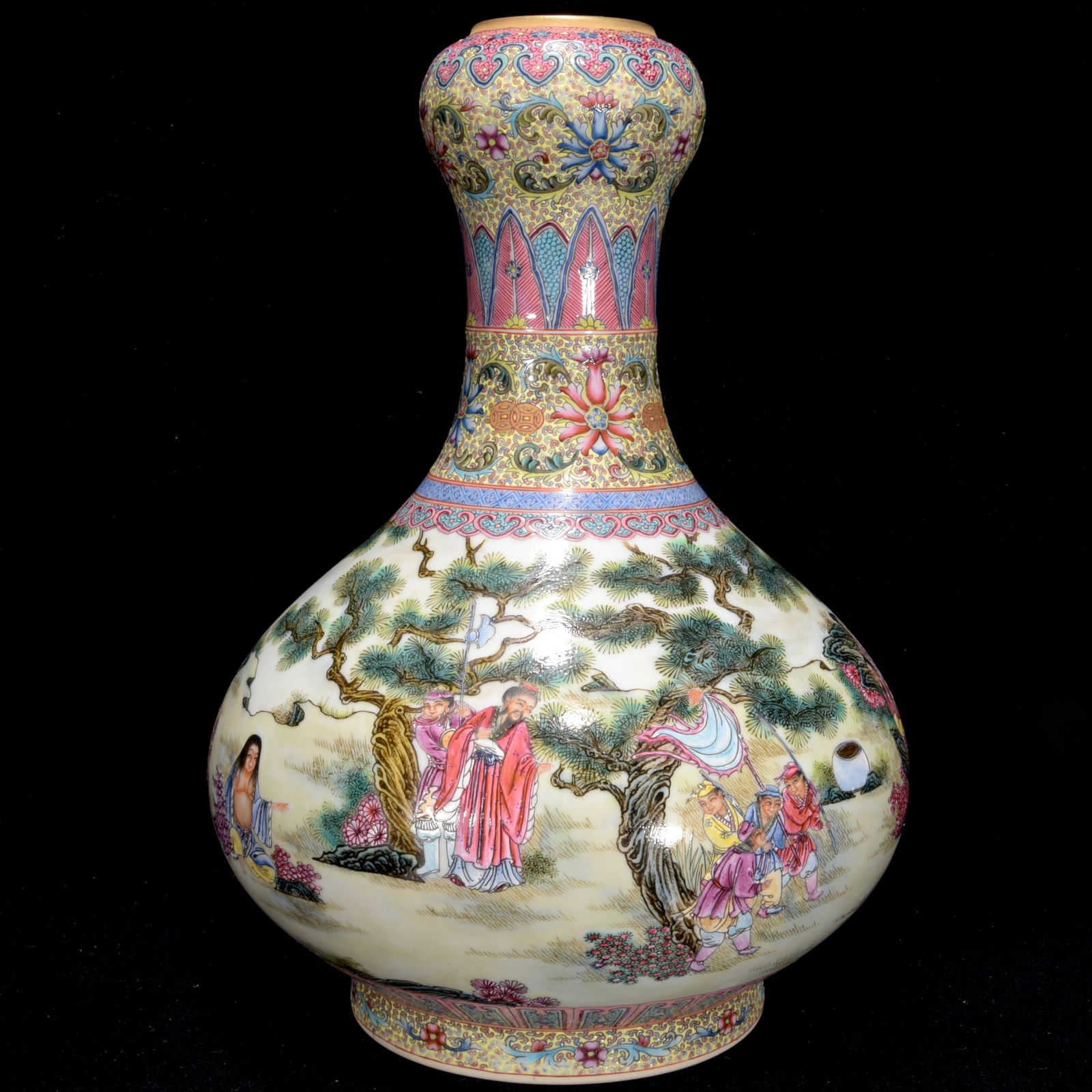 Chinese famille rose porcelain vase Qing dynasty Qianlong Mark & Period (1 of 9)