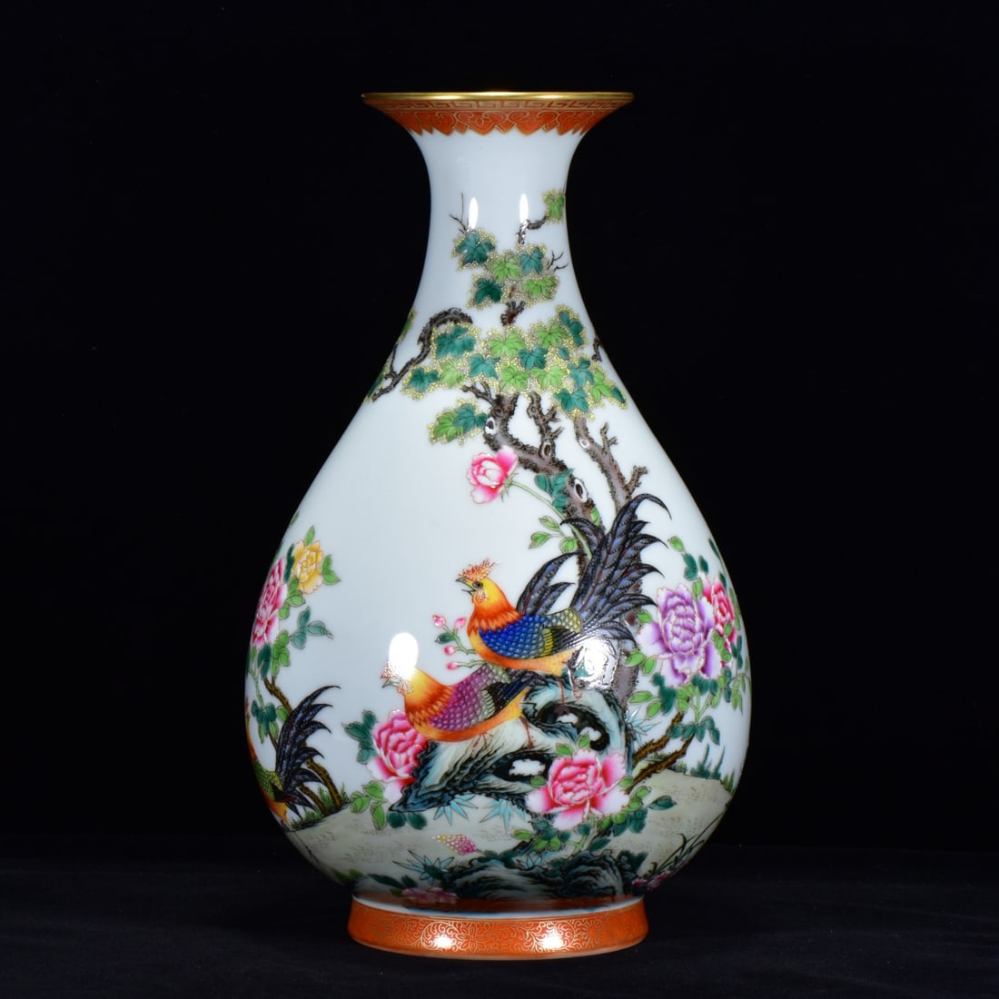 Qing Dynasty Qianlong period famille rose jade pot spring vase (1 of 9)