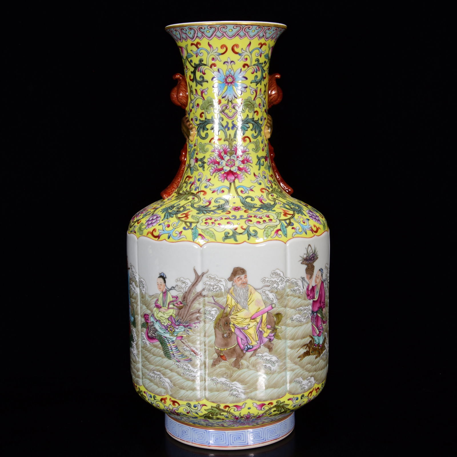 Chinese famille rose porcelain vase Qing dynasty Qianlong Mark & Period (1 of 9)