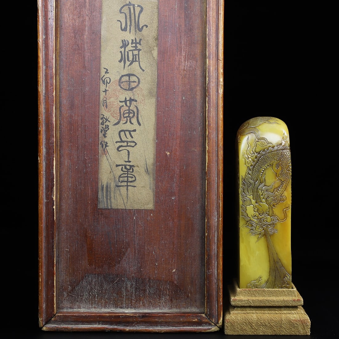 Chinese natural shoushan stone carved seal Qing dynasty: Size: Height 12.5 cm - Width 4 cm Materials: Natural Shoushan stone Time Period: Qing dynasty Manufactured Date: Qianlong Period Object: Chinese Antique ⛨ Purchase With Confidence ✔
