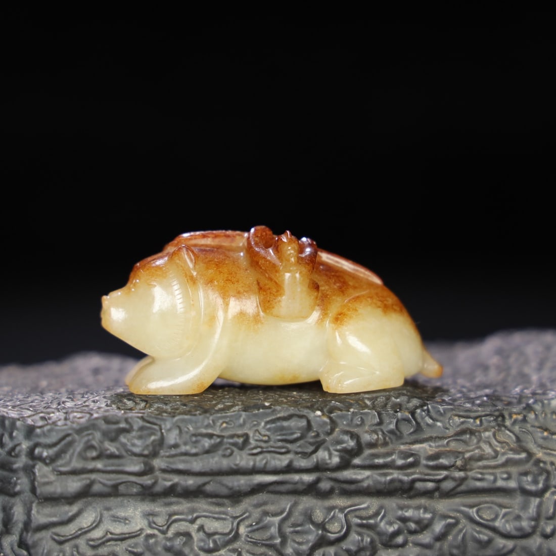 Chinese natural jade carved ornaments Qing dynasty: Size: Height 2.7 cm - Width 5.9 cm Materials: Natural Jade Time Period: Qing dynasty Manufactured Date: Qianlong Period Object: Chinese Antique ⛨ Purchase With Confidence ✔ Verified