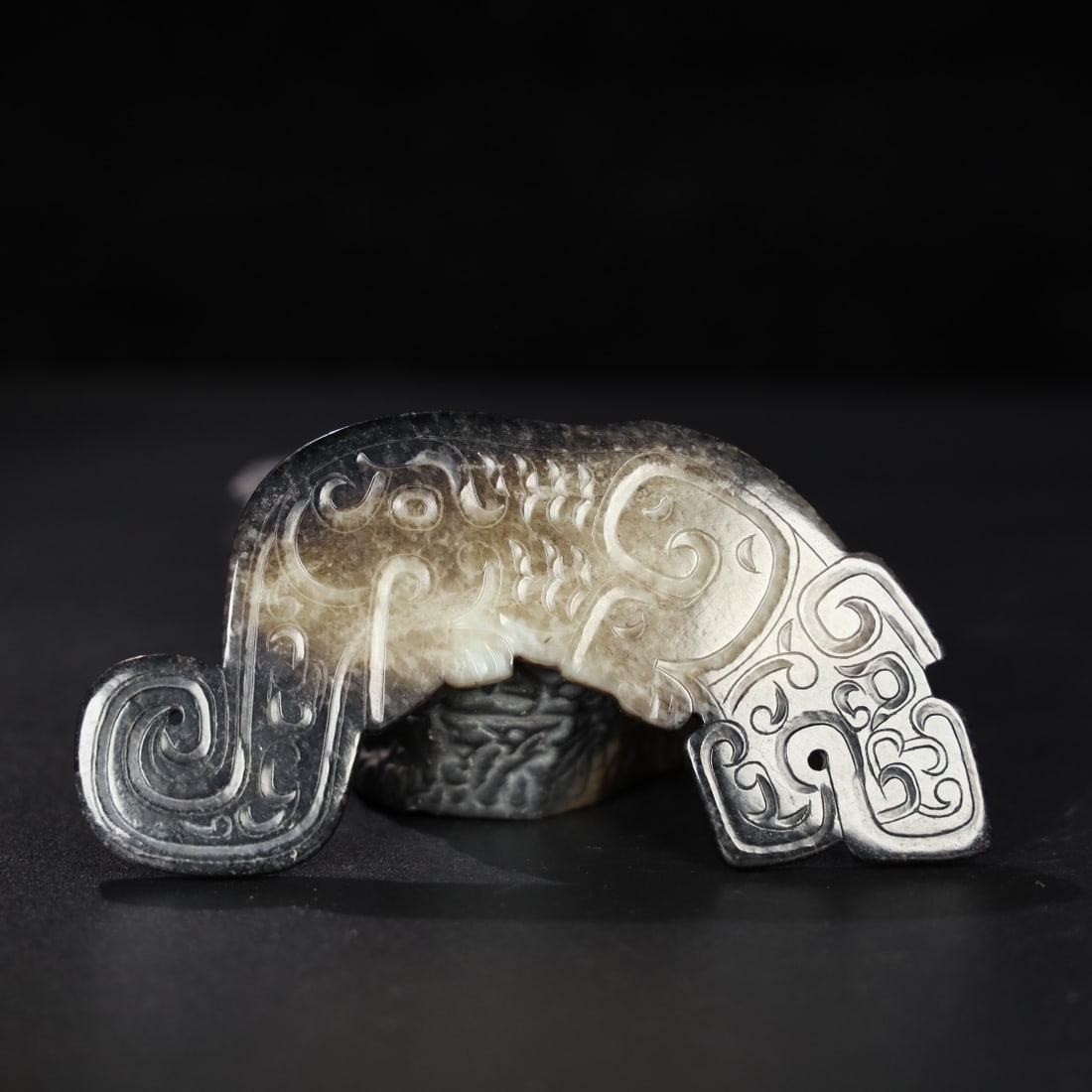 Chinese archaic jade carved ornaments: Size: Height 6.2 cm - Width 12 cm Materials: Archaic Jade Time Period: Han dynasty Manufactured Date: 1st to 3rd Century Period Object: Chinese Antique ⛨ Purchase With Confidence ✔