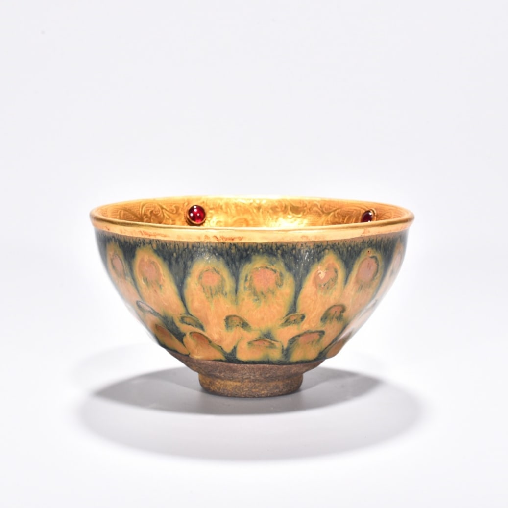 Song Jianyao peacock spotted rust cup gilt and inlaid precious stones (for the emperor): Size: Width 12.5 cm - Height 7.4 cm Materials: Porcelain Time Period: Song dynasty Manufactured Date: 10th-c Period Object: Chinese Antique ⛨ Purchase With Confidence ✔ Verified Auc