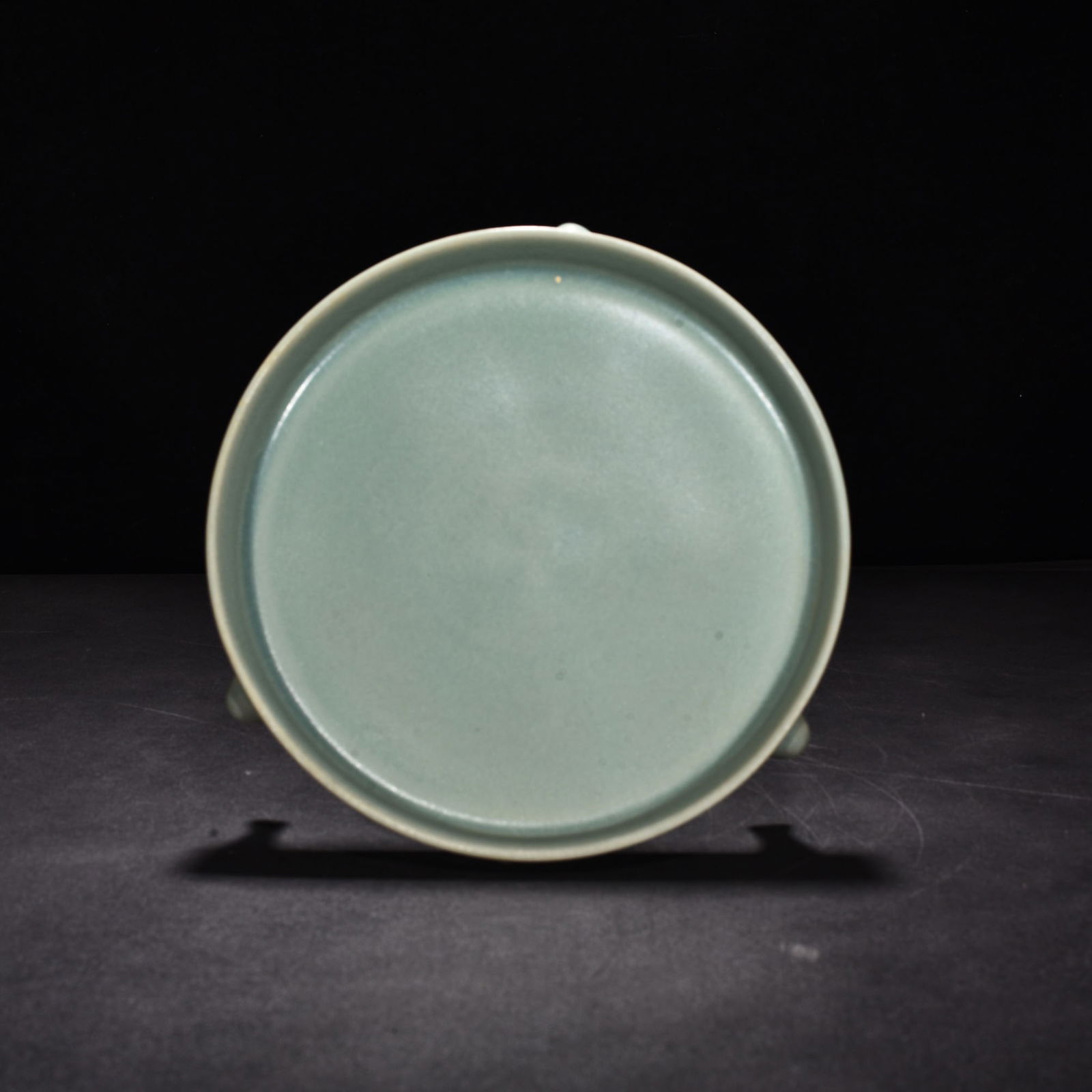 Song Dynasty Ru Kiln azure glaze three-legged washer (1 of 9)
