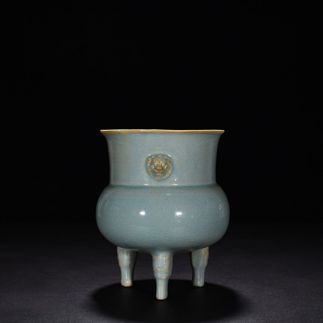 Song Dynasty Ru kiln azure glaze animal ear three-legged furnace: Size: Height 18.5 cm - Width 15 cm Materials: Porcelain Time Period: Song dynasty Manufactured Date: 10th-c Object: Chinese Antique ⛨ Purchase With Confidence ✔ Verified Auction Hou