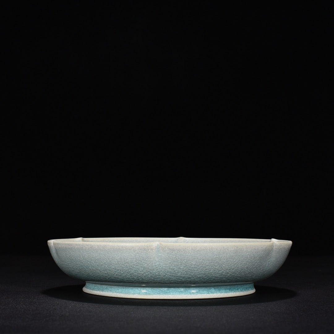 Chinese Ru kiln azure glaze ice crackled sunflower mouth plate Song Dynasty: Size: Width 18 cm - Height 3.6 cm Materials: Porcelain Time Period: Song dynasty Manufactured Date: 10th-c Period Object: Chinese Antique ⛨ Purchase With Confidence ✔ Verified Aucti