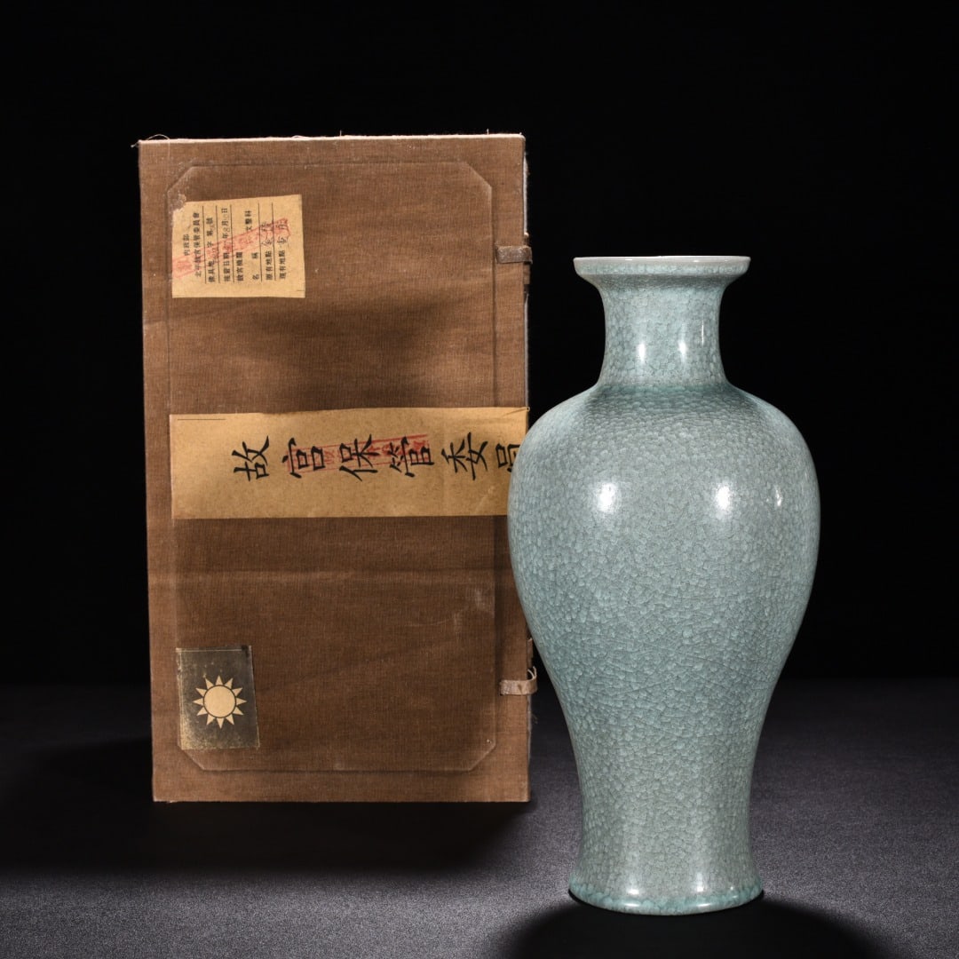 Chinese Ru kiln azure glaze ice-cracked fishtail dish-mouth vase Song Dynasty: Size: Height 29 cm - Width 13.5 cm Materials: Porcelain Time Period: Song dynasty Manufactured Date: 10th-c Object: Chinese Antique ⛨ Purchase With Confidence ✔ Verified Auction Hou