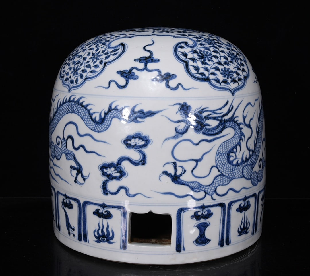 Yuan Dynasty blue and white dragon porcelain yurt (1 of 9)