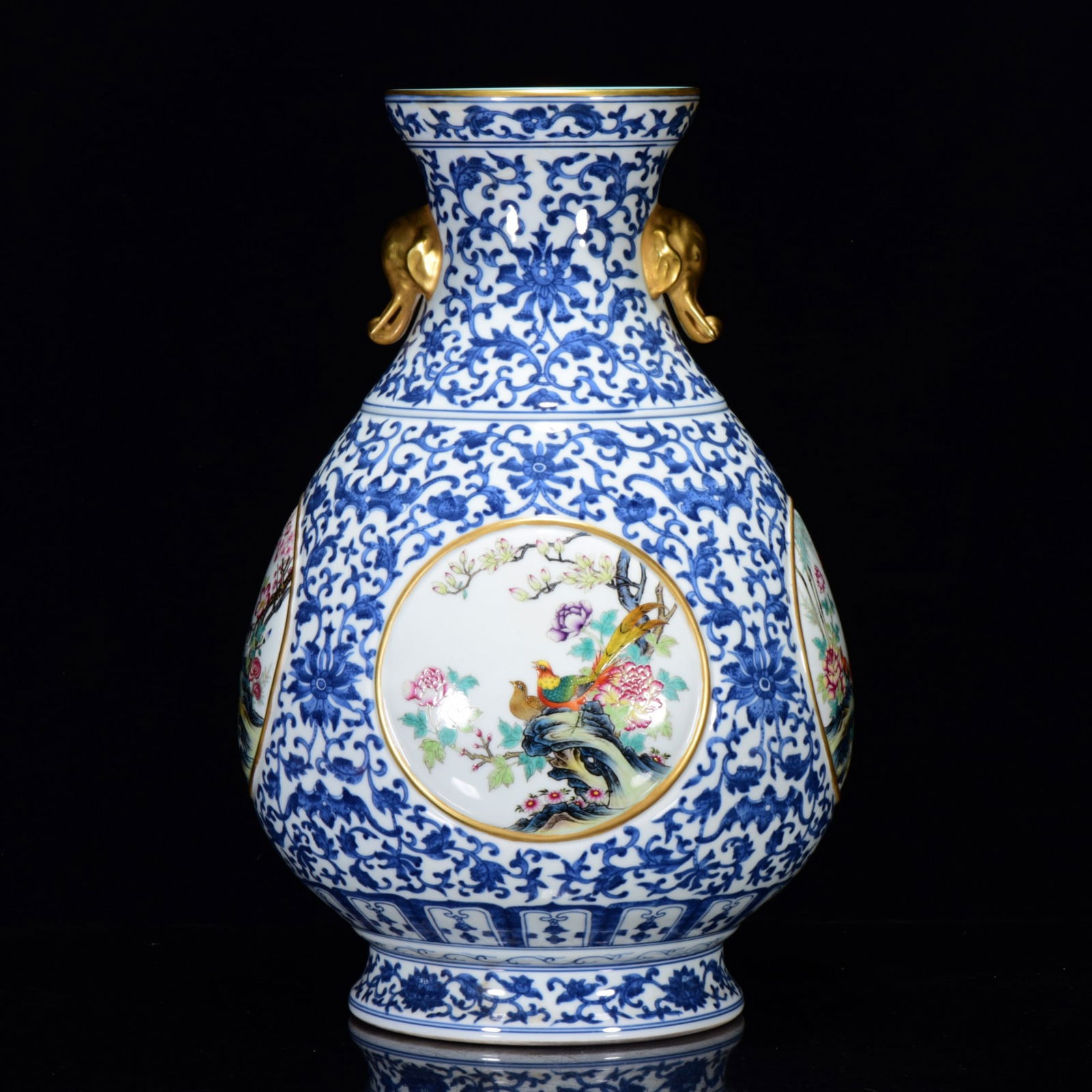 Chinese famille rose porcelain vase Qing dynasty Qianlong Mark & Period (1 of 9)