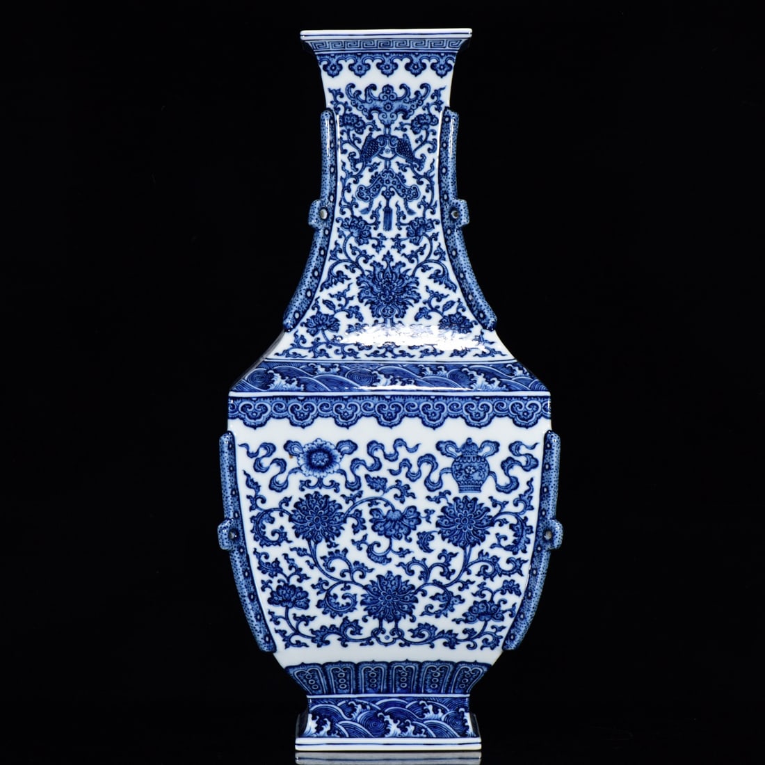 Chinese blue and white porcelain vase Qing dynasty Qianlong Period (1 of 9)