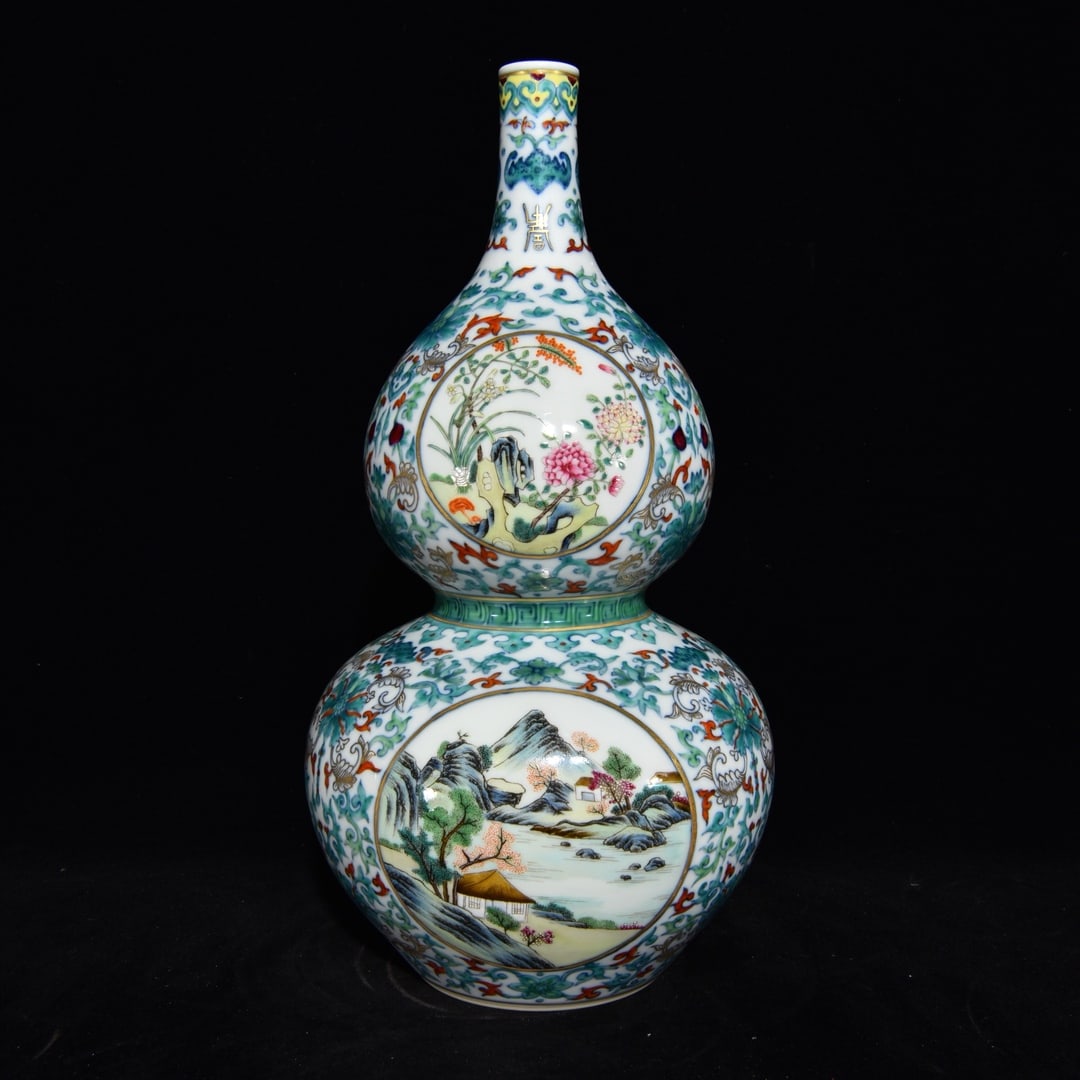 Chinese famille rose porcelain vase Qing dynasty Qianlong Mark & Period (1 of 9)