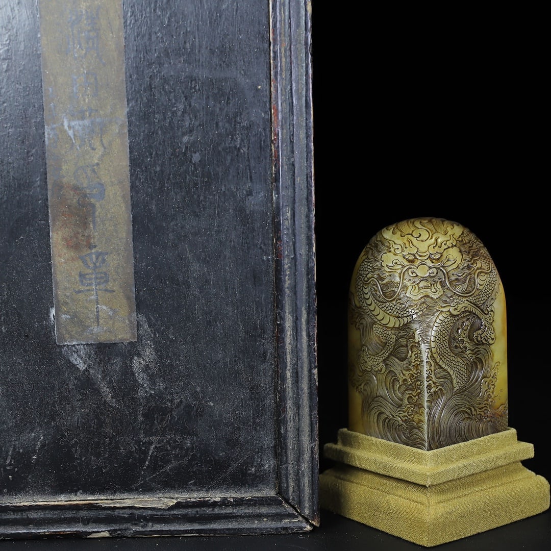 Chinese natural shoushan stone carved seal Qing dynasty: Size: Height 8.6 cm - Width 4.5 cm Materials: Natural Shoushan stone Time Period: Qing dynasty Manufactured Date: Qianlong Period Object: Chinese Antique ⛨ Purchase With Confidence ✔