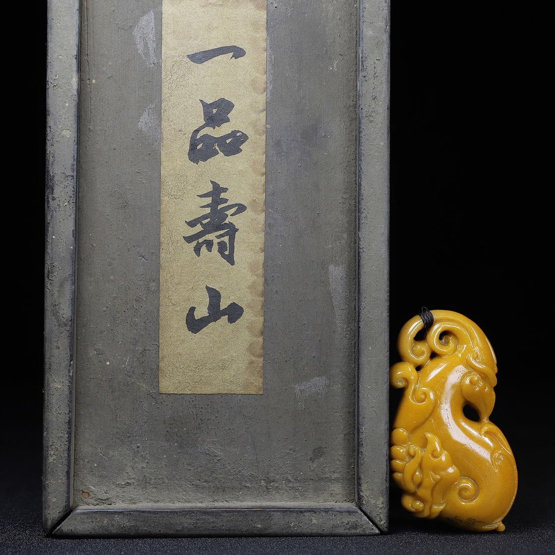 Chinese natural shoushan stone carved pendant Qing dynasty: Size: Height 8.5 cm - Width 4.8 cm Materials: Natural Shoushan stone Time Period: Qing dynasty Manufactured Date: Qianlong Period Object: Chinese Antique ⛨ Purchase With Confidence ✔