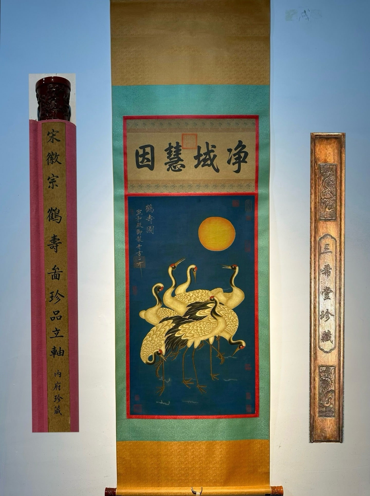 Chinese scroll painting Song dynasty Emperor Huizong of Song: Size: Height 138 cm - Width 59 cm Materials: Silk Time Period: Song dynasty Manufactured by: Emperor Huizong of Song Object: Chinese Antique Emperor Huizong of Song's exquisite silk hand-painted "Cran