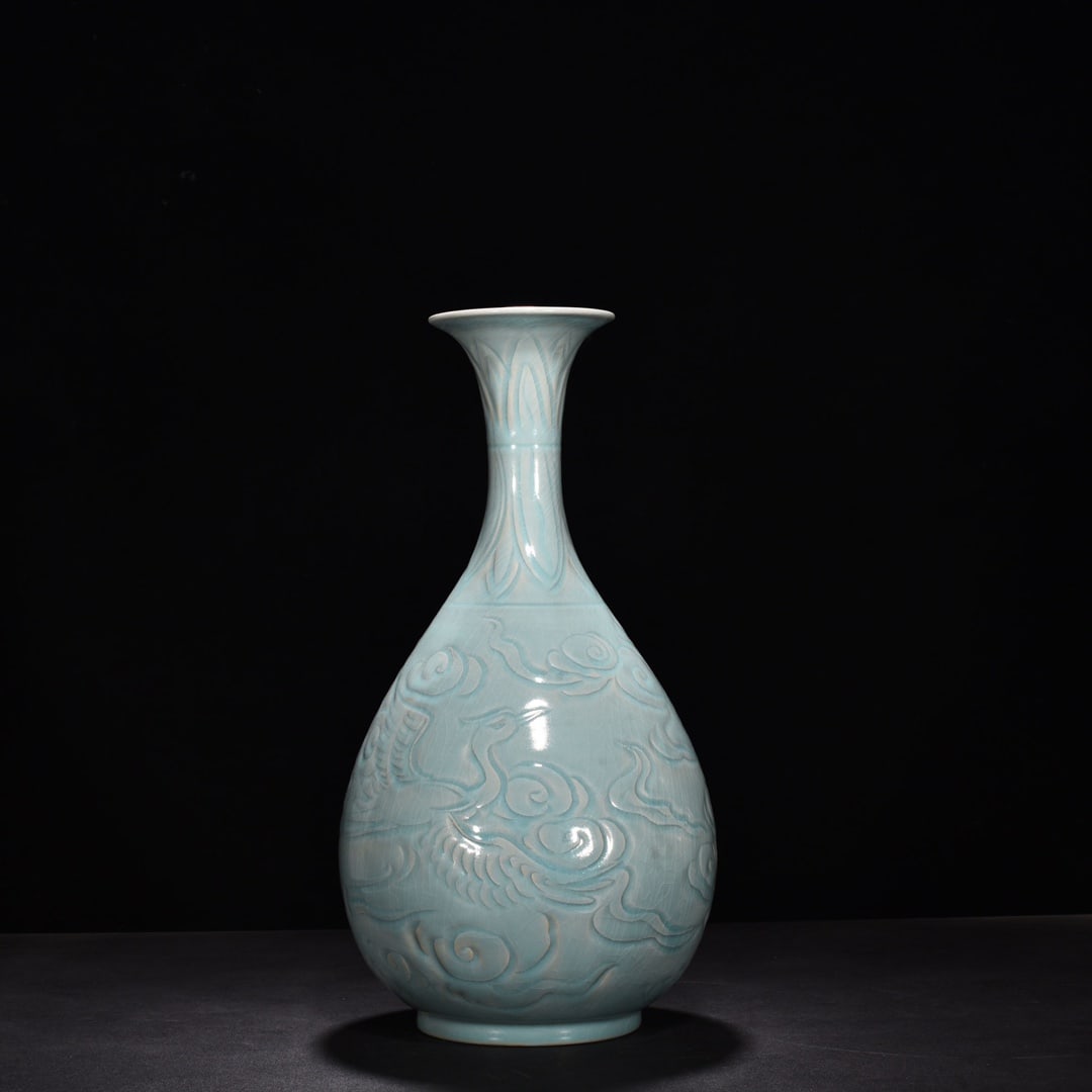 Chinese ru kiln porcelain vase Song dynasty: Size: Height 41 cm - Width 18 cm Materials: Porcelain Time Period: Song dynasty Manufactured Date: 10th-c Object: Chinese Antique ⛨ Purchase With Confidence ✔ Verified Auction House