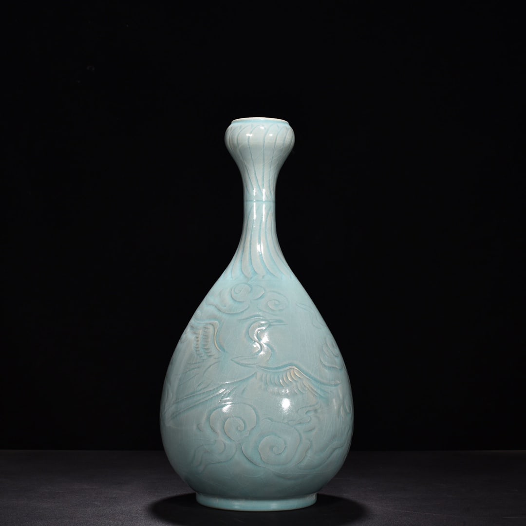 Chinese ru kiln porcelain vase Song dynasty: Size: Height 41 cm - Width 18 cm Materials: Porcelain Time Period: Song dynasty Manufactured Date: 10th-c Object: Chinese Antique ⛨ Purchase With Confidence ✔ Verified Auction House