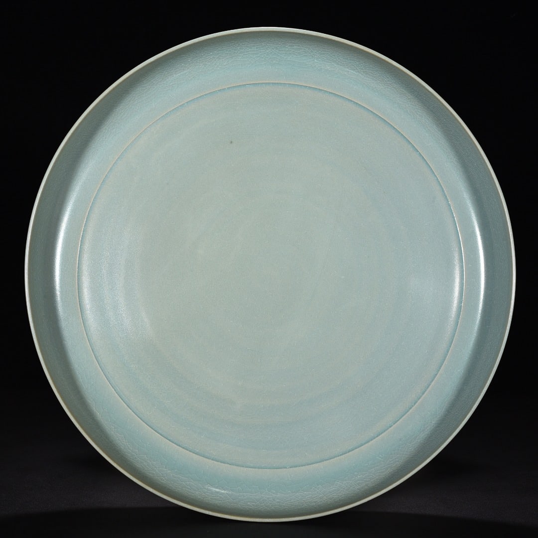 Song Dynasty Ru kiln azure glaze dish (1 of 9)