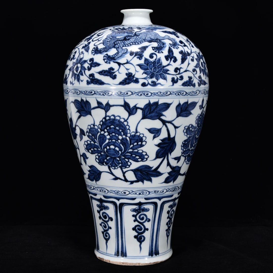 Chinese blue and white porcelain vase Yuan dynasty: Size: Height 43 cm - Width 24 cm Materials: Porcelain Time Period: Yuan dynasty Manufactured Date: 13th-c Period Object: Chinese Antique ⛨ Purchase With Confidence ✔ Verified Auctio
