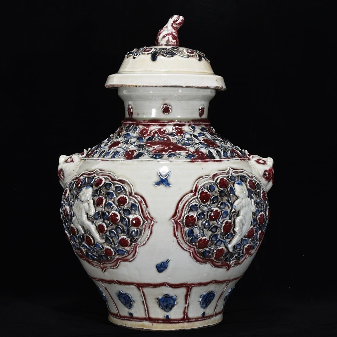Yuan blue and white underglaze red pinch flower animal head cover jar: Size: Height 47 cm - Width 32 cm Materials: Porcelain Time Period: Yuan dynasty Manufactured Date: 13th-c Period Object: Chinese Antique ⛨ Purchase With Confidence ✔ Verified Auctio