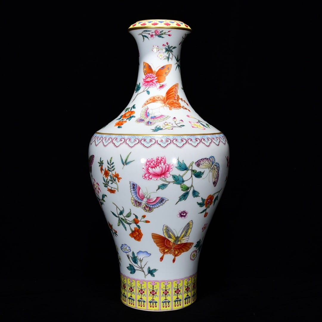 Chinese famille rose porcelain vase Qing dynasty Qianlong Mark & Period (1 of 9)