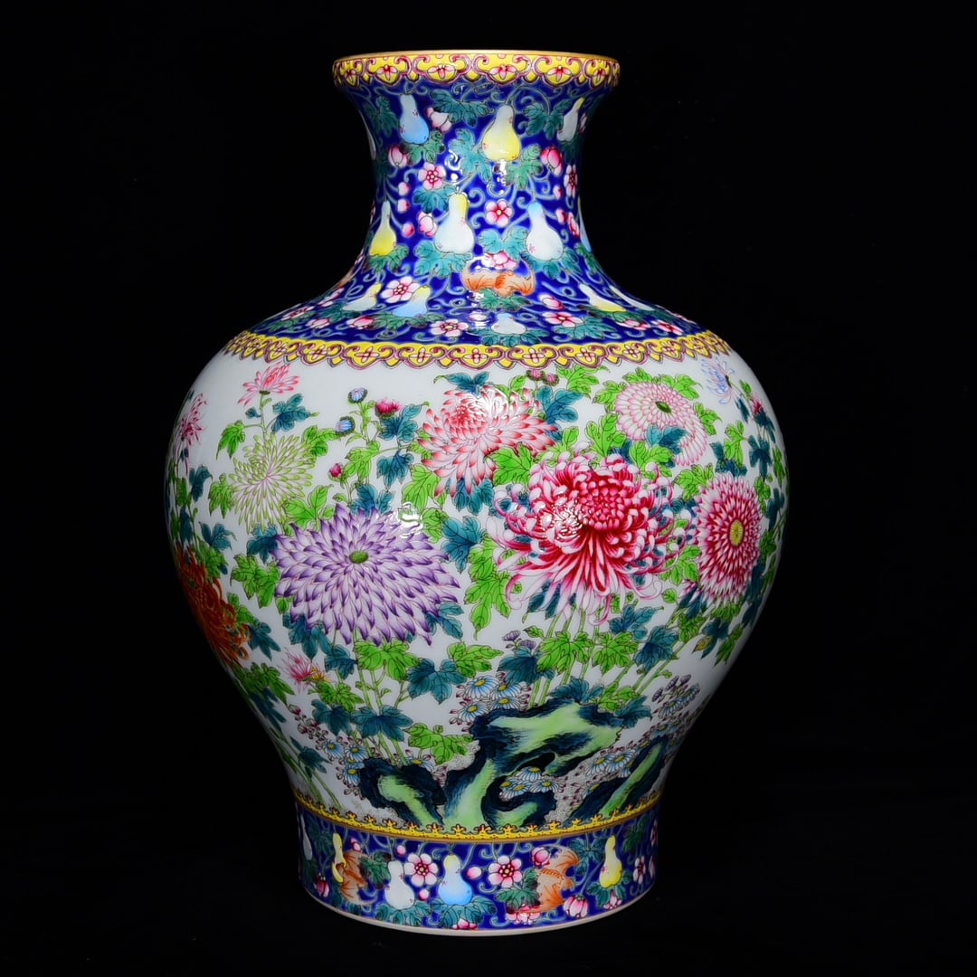 Chinese famille rose porcelain vase Qing dynasty Qianlong Mark & Period (1 of 9)