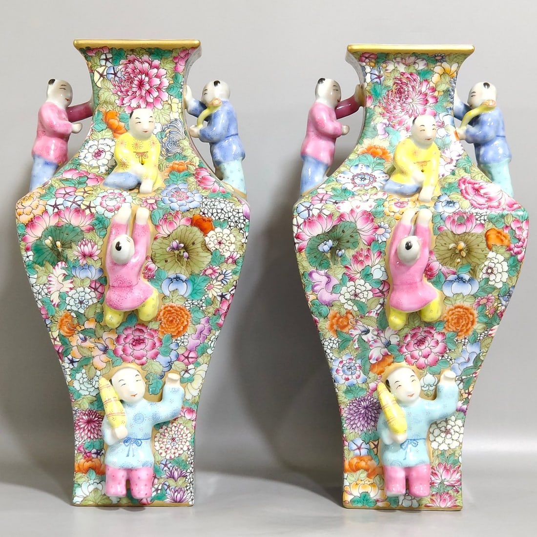 Qing Dynasty Qianlong Famille Rose Wanhua Wuzi Dengke square vase (1 of 9)