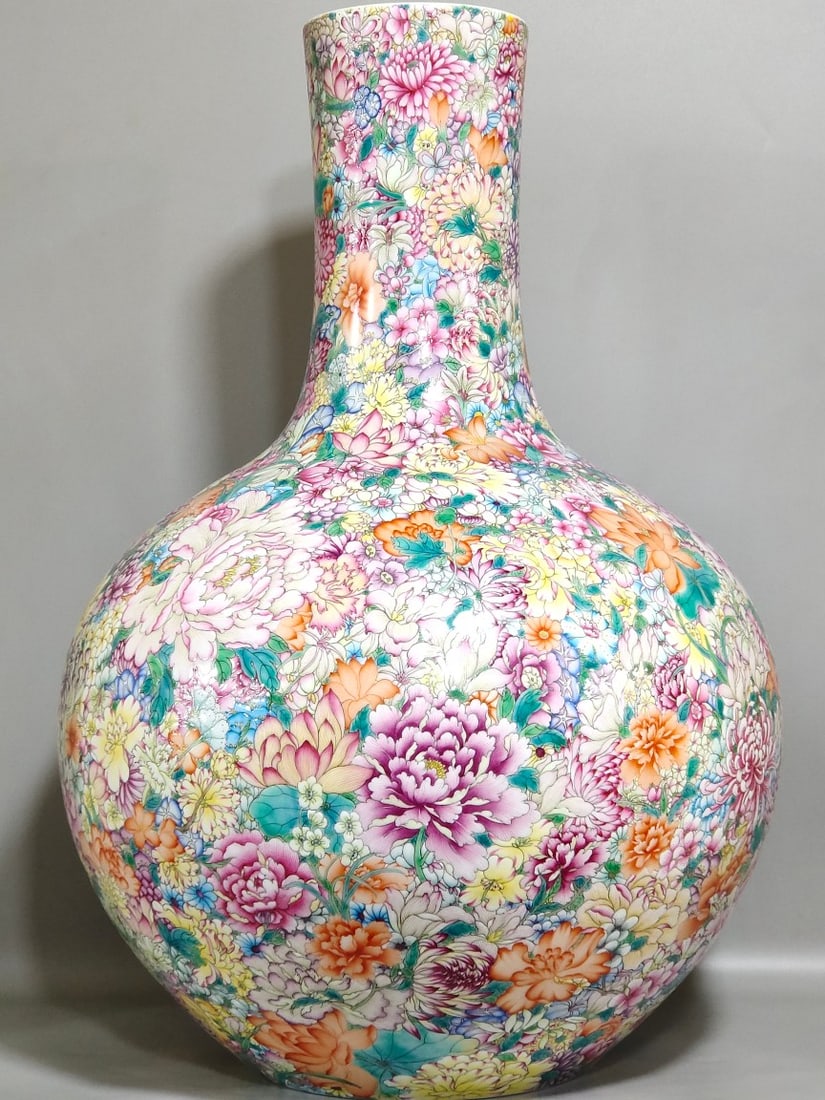 Qing Dynasty Qianlong Period Ten Thousand Flowers Celestial Vase (1 of 9)
