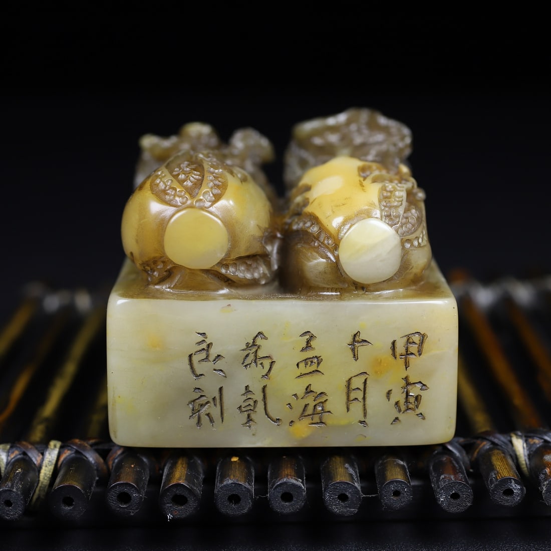 Chinese natural shoushan stone carved seal Qing dynasty: Size: Height 6 cm - Width 6 cm Materials: Natural Shoushan stone Time Period: Qing dynasty Manufactured Date: Qianlong Period Object: Chinese Antique ⛨ Purchase With Confidence ✔ Ve